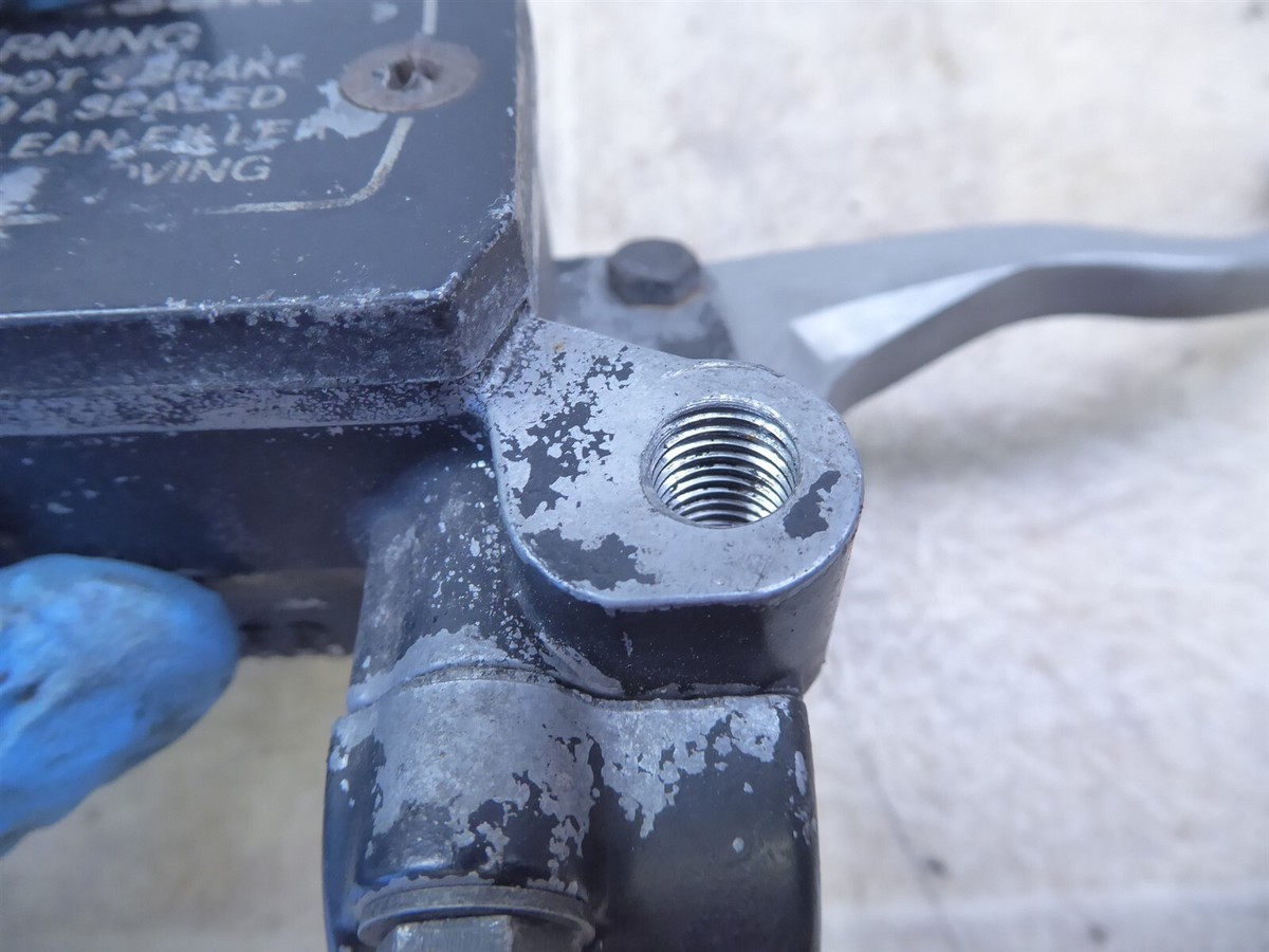 1984 Kawasaki ZX550 GPZ K396-1) front brake master cylinder | eBay