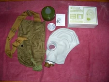 ORIG. UNISSUED (NBC) CIVIL GAS MASK MODEL GP-5 SZ.  MEDIUM COMPLETE W/ BAG