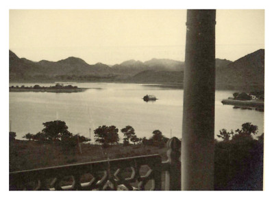Inde, Udaipur, Premier lever du soleil de 1949 sur Fateh Sagar Lake, Tirage vint