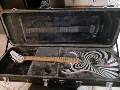 ギター KRAMER The84 The Illusionist Kramer The 84 DTuna 3D BW Swrl – Motor City Guitar