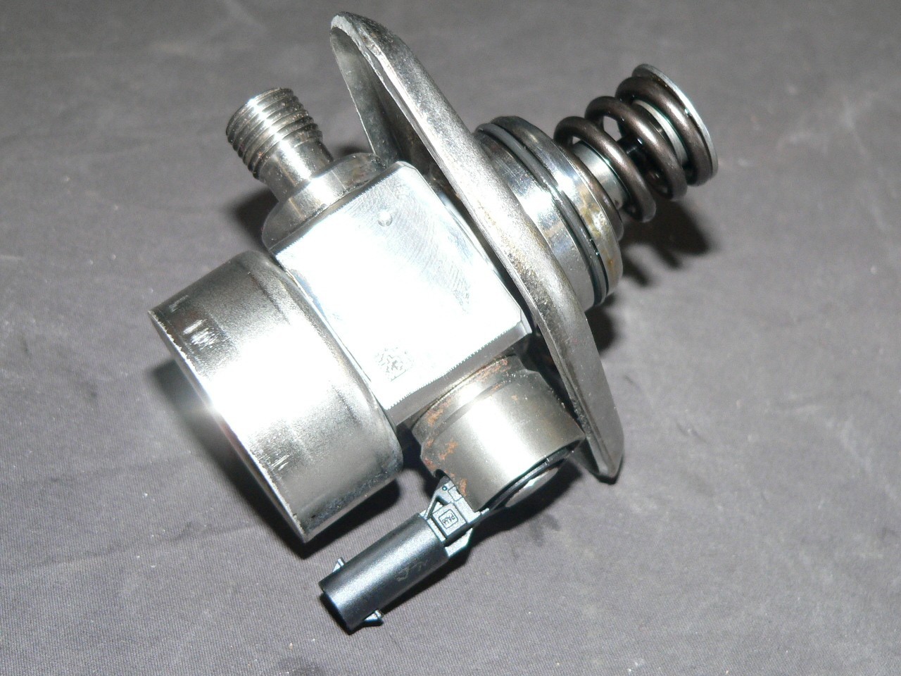 Bentley Continental Bentayga 6.0 W12 07P127025L High Pressure Fuel Pump