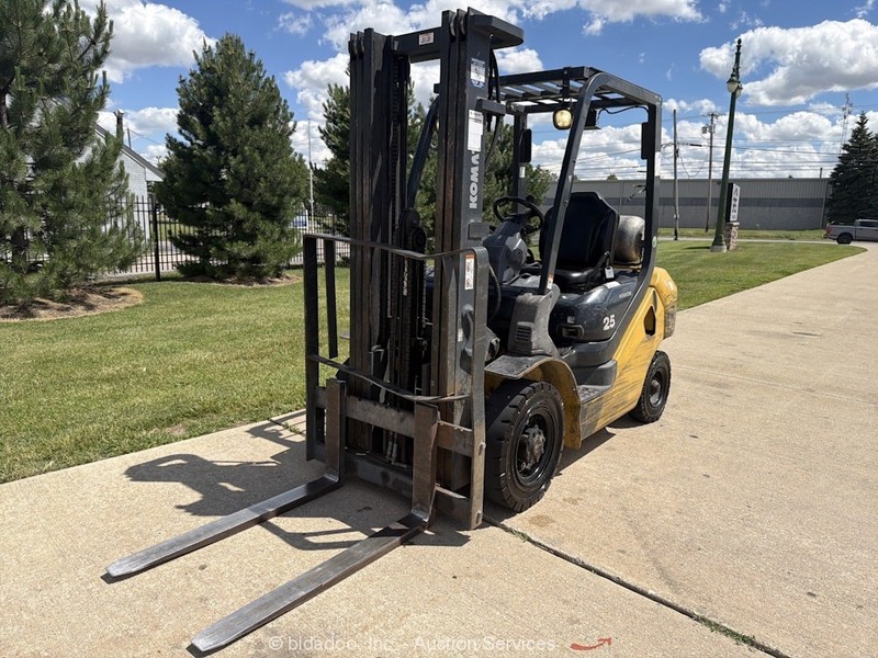 2012 Komatsu FG25T-16 5,000 lbs Class Warehouse Forklift Lift Nissan bidadoo