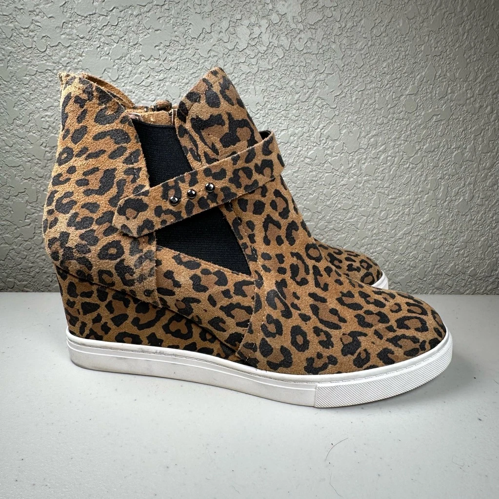 Linea paolo deals leopard wedge