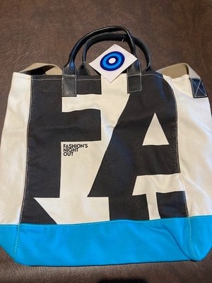 VOGUE DESIGNED FNO FASHION TARGETS BREAST CANCER CFDA TOTE WHITE/BLUE/BLACK