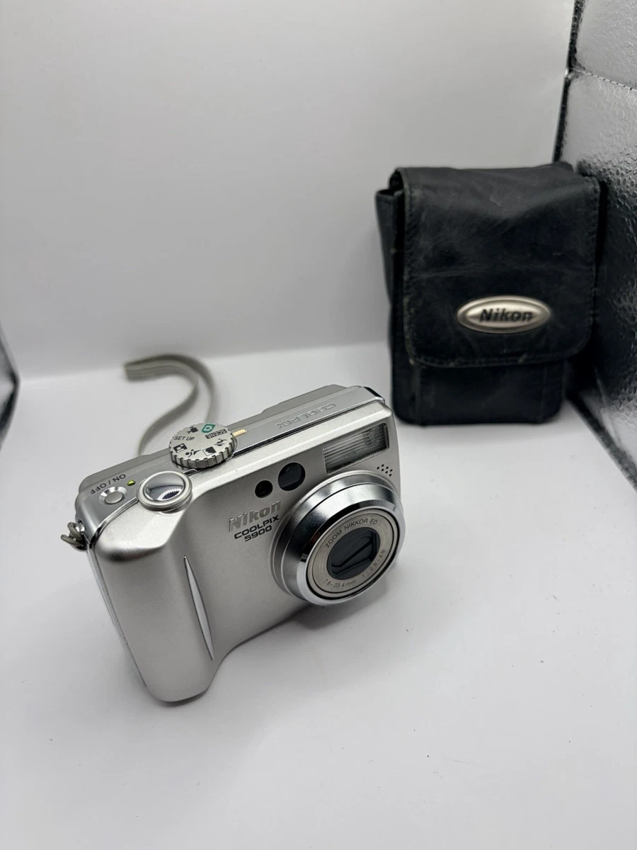 Nikon COOLPIX 5900 デジタルカメラ & 防水ケース Nikon COOLPIX 5900 デジタルカメラ & 防水ケース Nikon Coolpix 5900