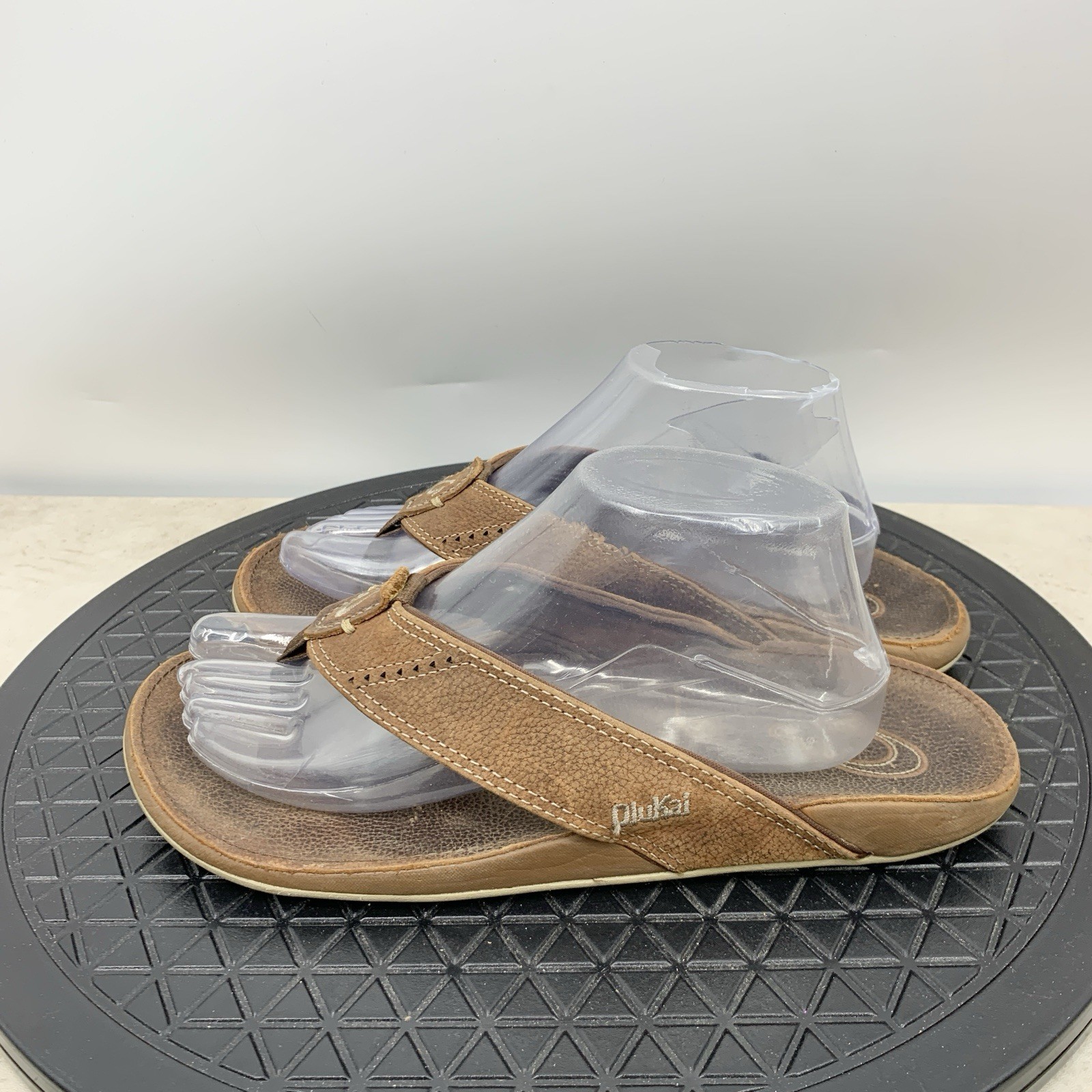 Olukai Nui Sandals Men Size 9 Shoes Brown Leather Thong Flip Flops Slip On