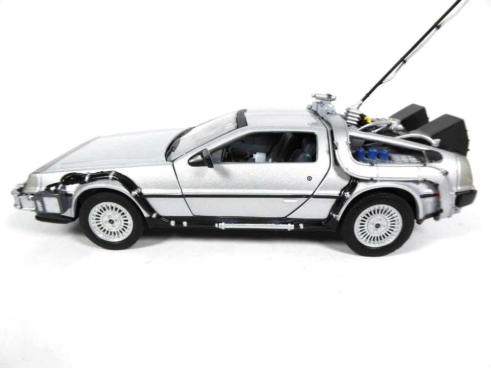 DeLorean Retour vers le Futur 1 - 1/24 Welly Diecast Voiture Miniature 22443W - Photo 4/4