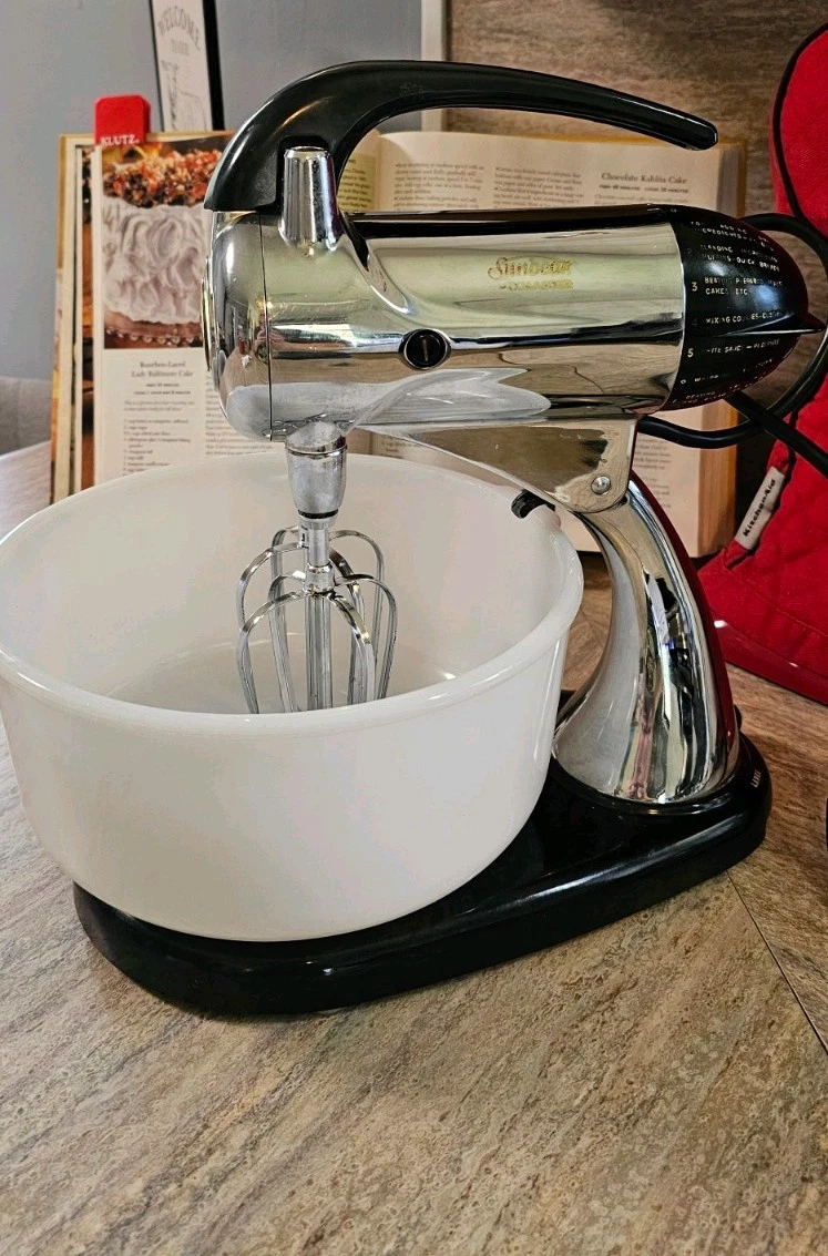 Vintage Sunbeam Mixmaster 10 Speed Stand/Glass White Bowl. 11C. TESTED
Opens in a new window or tab