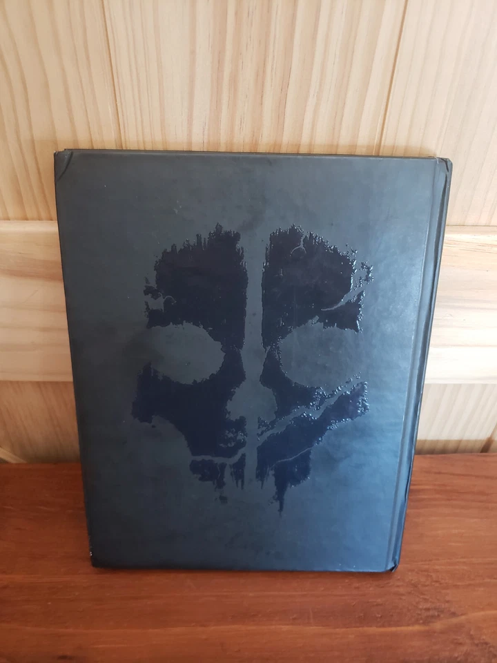 Call Of Duty:Ghosts Limited Edition Strategy Guide Hardcover Excellent Condition - Image 2 of 4
