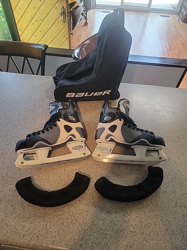 Neu CCM 1052 Custom Lite Pro Stock Tacks Größe 9,5 Hockey Schlittschuhe Herren Black Ice - Bild 1 von 17