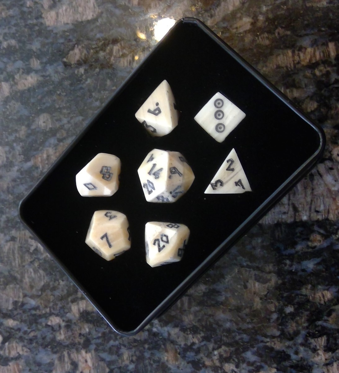 DICE 24/25・GOODMAN：CAMEL Natural Camel Bone DnD Dice Set D4, D6, D8, D10, D%, D12, D20 with