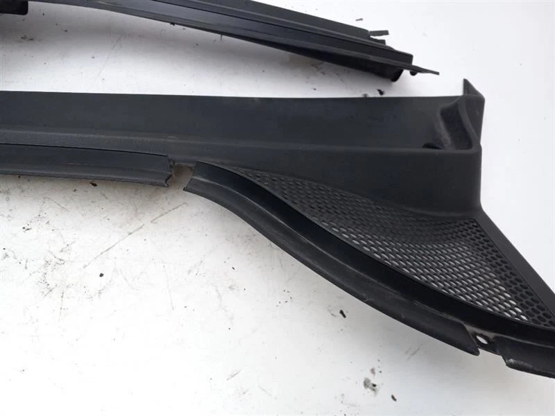 2009 VOLKSWAGEN TIGUAN COWL VENT PANEL - Image 4 of 4