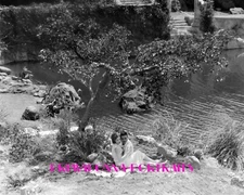 GRETA GARBO & JOHN GILBERT 8X10 Photo "LOVE" '27 Outside Movie Still Sweet Scene