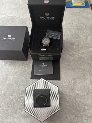 Tag Heuer Connected Modular 45 Smartwatch, Schwarz, SBF8A8013 + VitrinePowerbank