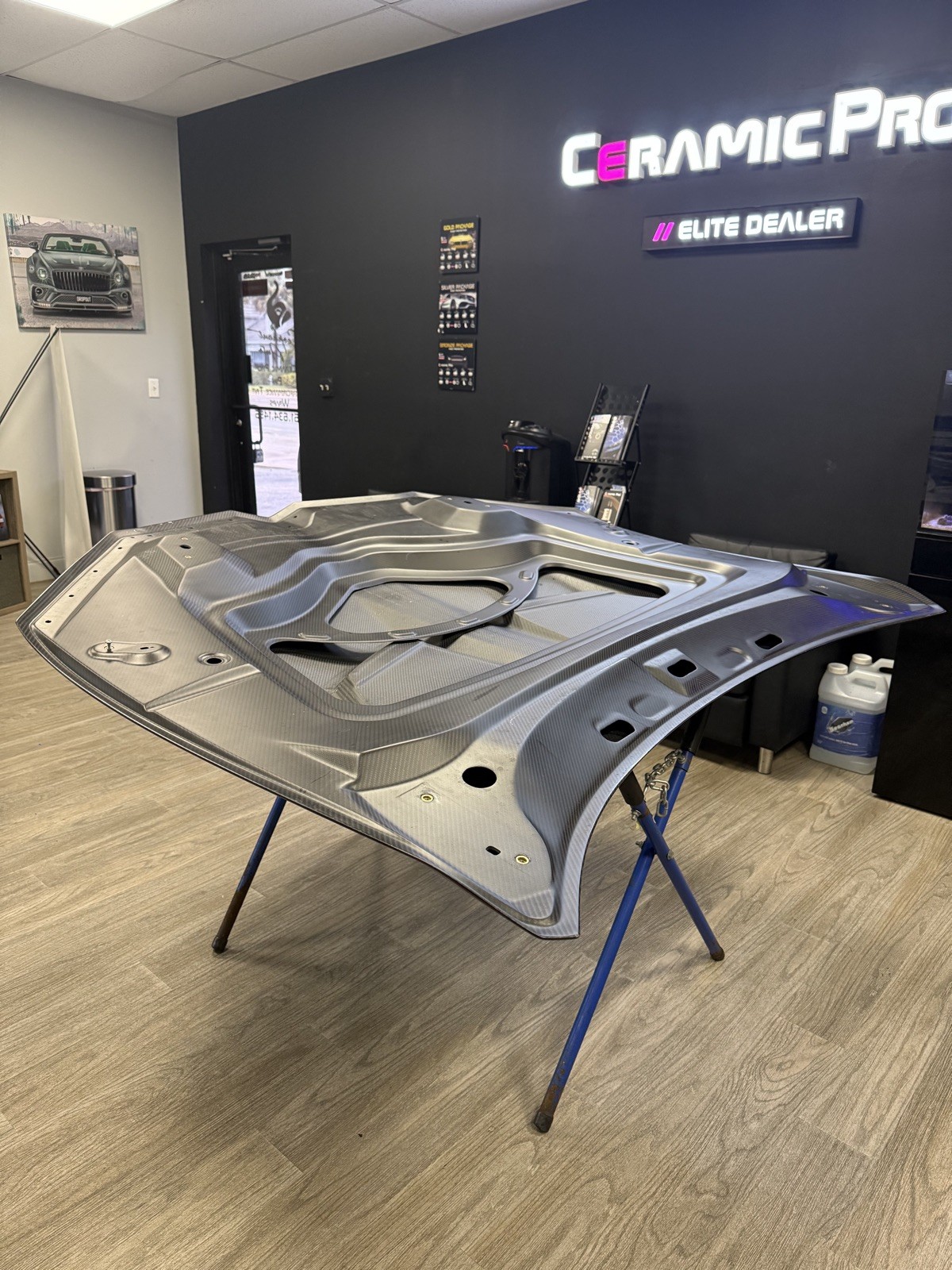 Hood for Lamborghini Urus Model S Carbon fiber 1016 industries