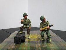 KING AND COUNTRY DD153 US ARMY PRIEST TANK GUN CREW 2 FIGURES WWII RETIRED