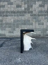 Sgabello/Comodino Cervo T personalizzato fatto a mano con compensato e corna di alce dell'Alaska