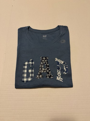 #ad Gap Women’s Patterned Logo t shirt size Large NWT Color Gray $16.00