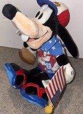 RARE Patriotic Walt Disney World Goofy Plush Circa 2005 With Pin Original Tags