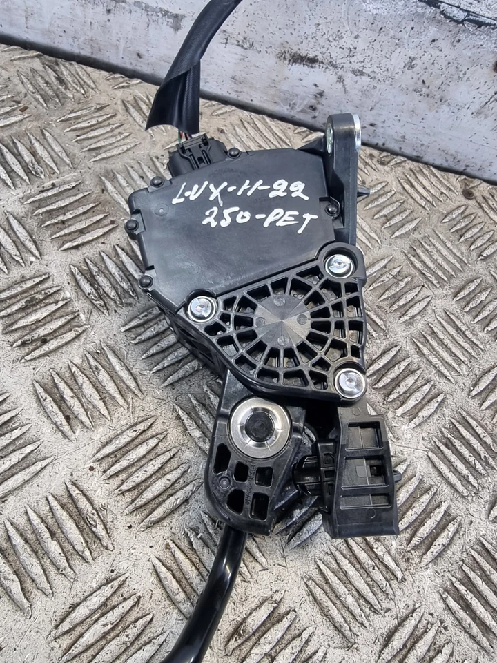 LEXUS UX250H ACCELERATOR PEDAL 78110-76151 2.0L HYBRID CVT PET SUV 2022 — 第 3/4 张图片