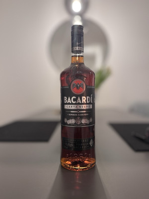 Bacardi Black - Bacardi Carta Negra Rum / 37,5 % Vol. / 1,0 Liter-Flasche