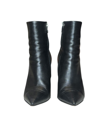 Black leather Gianvito Rossi ankle boots with pointed toes and 40.5 US 10.5 Italy branding on inner heel area.