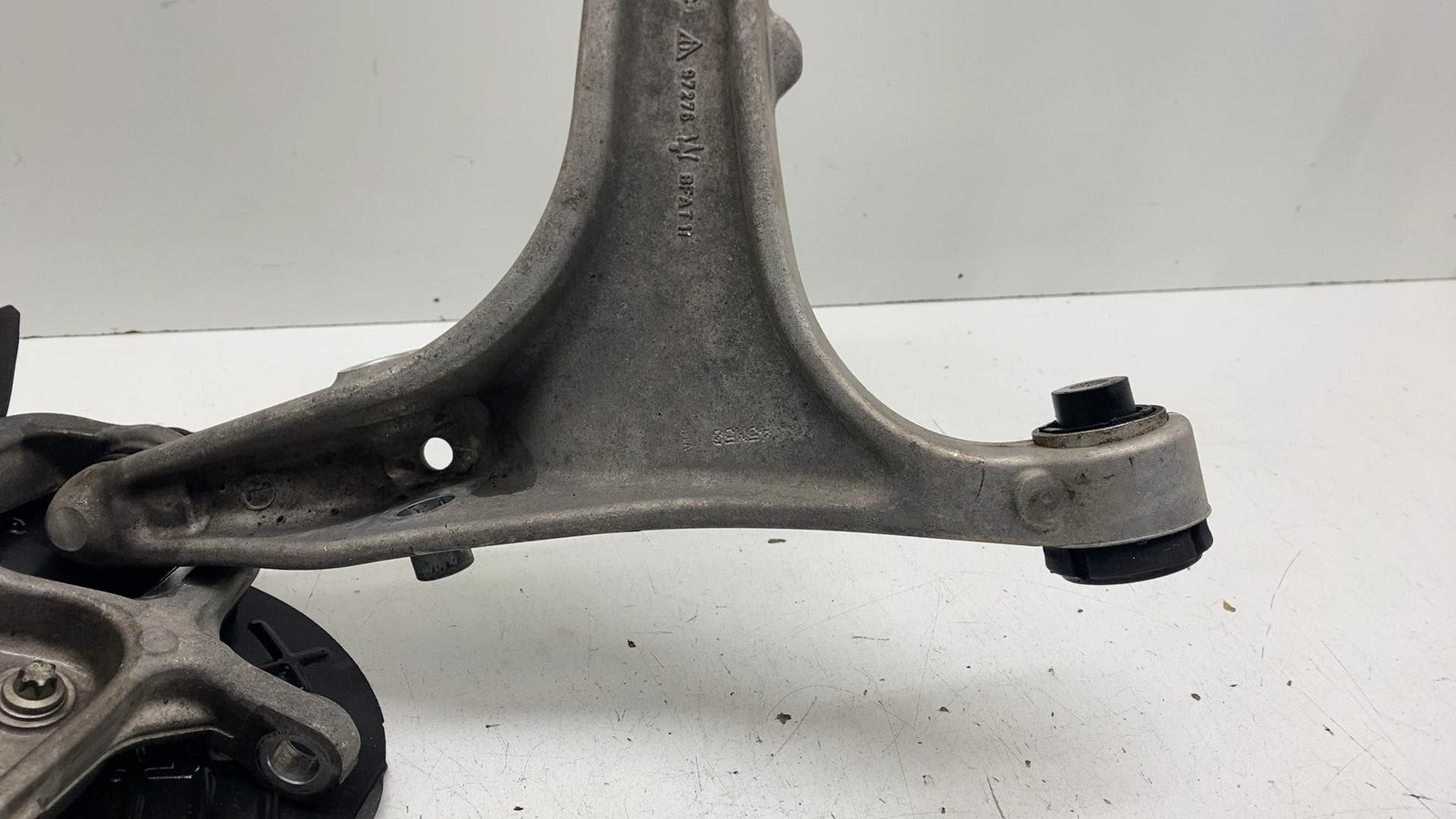 ⭕ 2014-2020 Maserati Ghibli Front Left Side Spindle Knuckle w/ Control Arm RWD