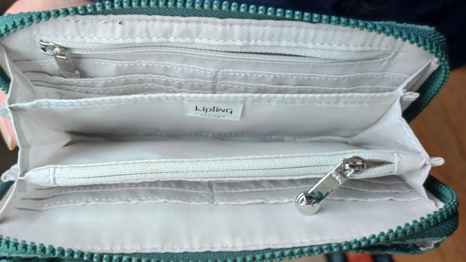 NEU Kipling Handytasche + Geldbörse 2 in 1, grün Samt, langer Gurt - Bild 3 von 4
