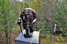 Photo A2 Churt Sculpture Park: 'Jonah' by Paul Richardson Rushmoor/SU87 c2017