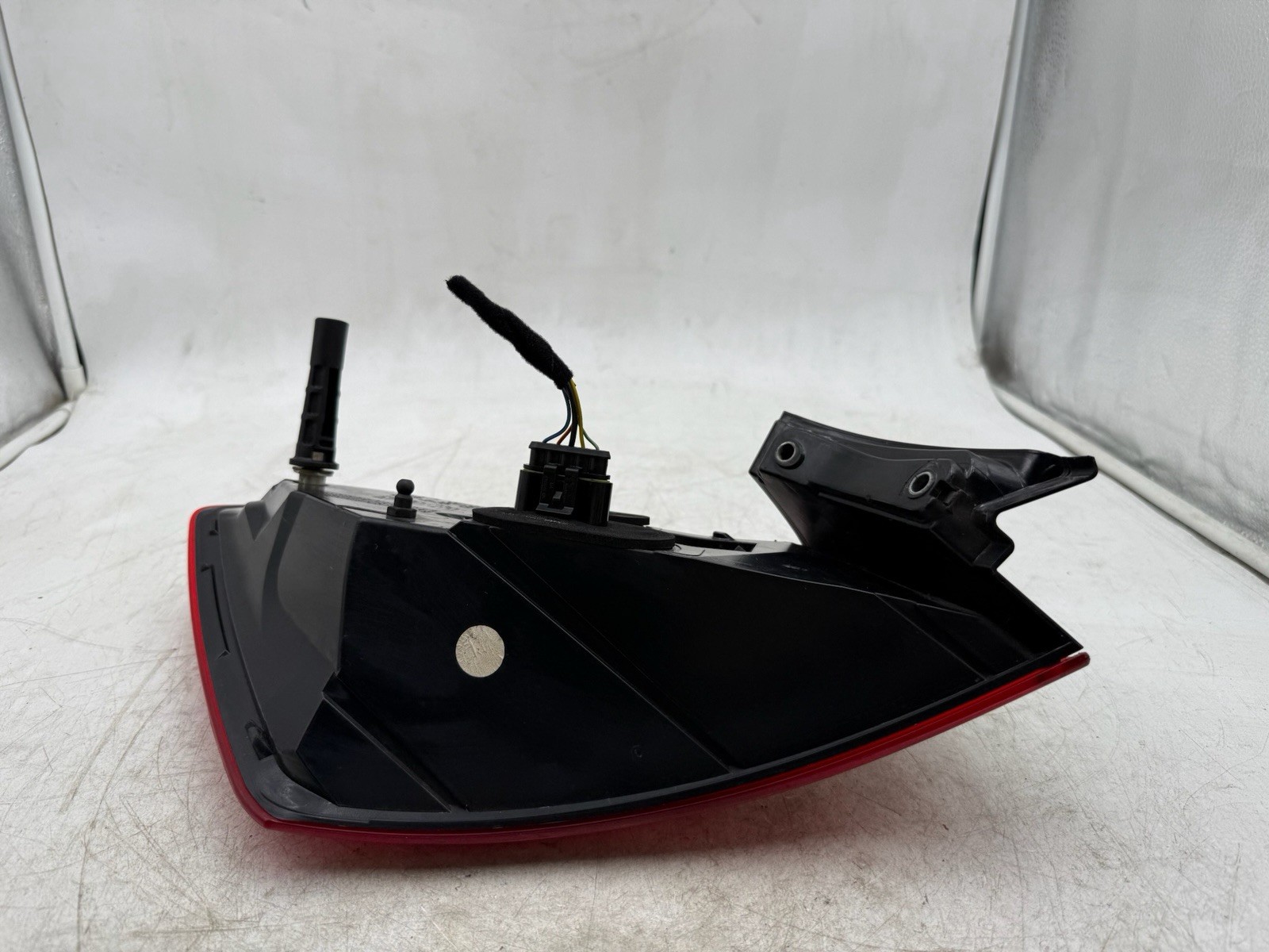 2014-2019 MASERATI GHIBLI RIGHT PASSENGER REAR OUTER TAILLIGHT OEM 45k