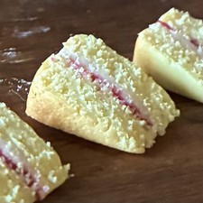 1:12 Miniature Dolls House Food * 4 loose sponge cake slices * handmade cake
