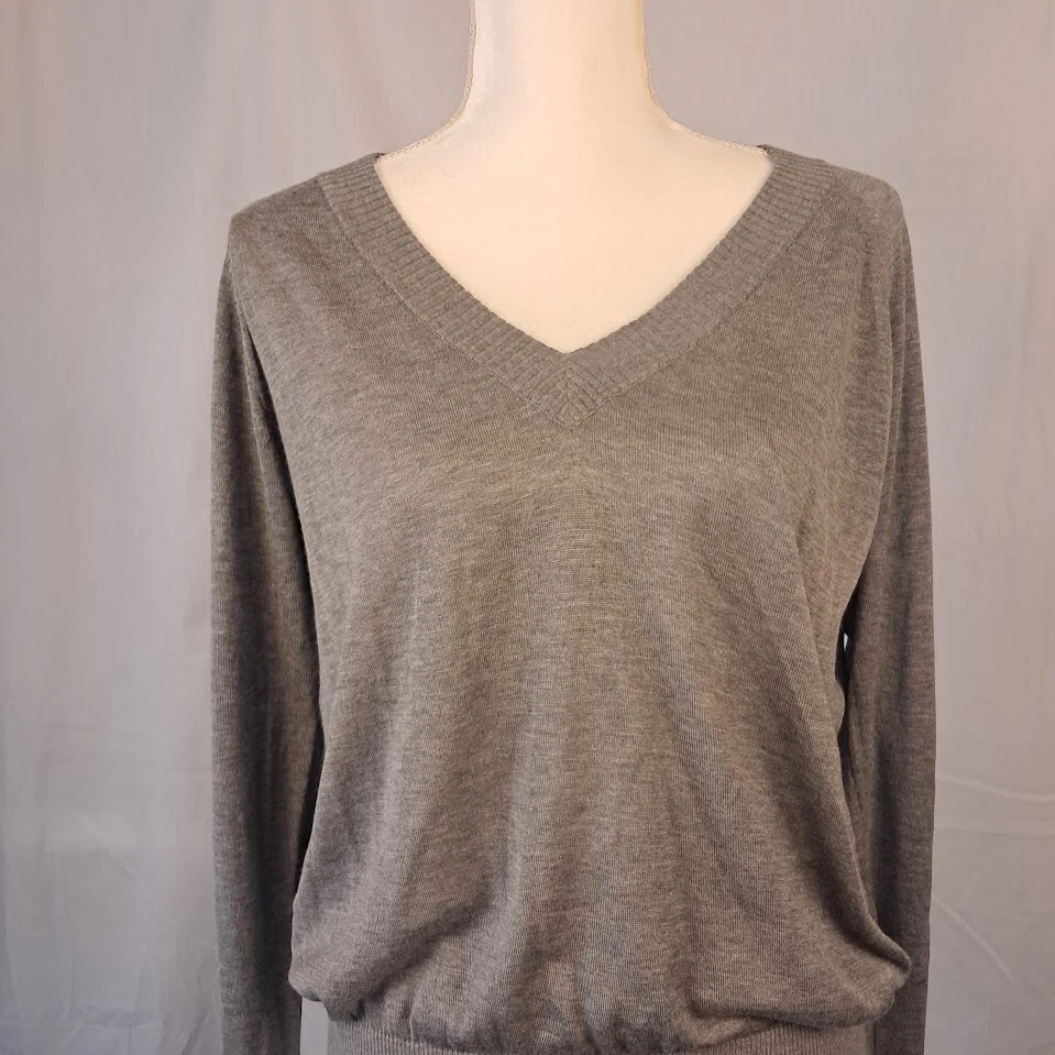 Suéter para mujer Calvin Klein L calibre fino seda y cachemir gris tejido cuello en V Foto 2 de 4