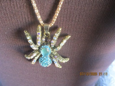 BETZY JOHNSON SPOOKY SPIDER  BLUE  AB RHINESTONE GOLD PENDENT AND 28'' NECKLACE 