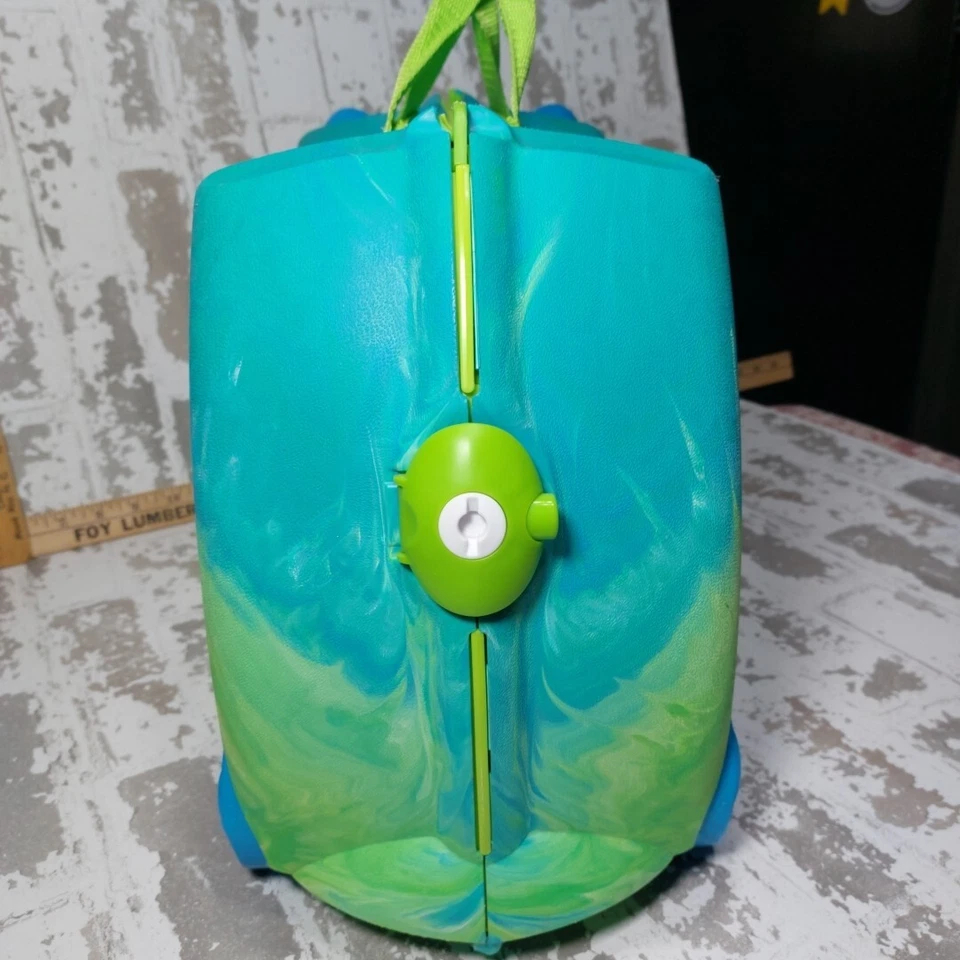 Maleta Trunki Melissa & Doug para niños con ruedas azul verde Terrance Foto 3 de 4