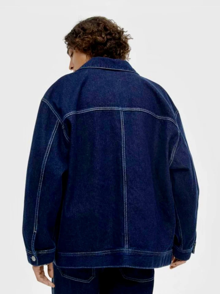 Chaqueta de mezclilla H&M Relaxed Fix (H&M, azul denim oscuro, para hombre US L, usada) Foto 3 de 4