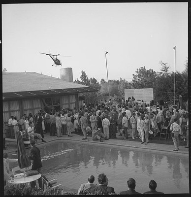 Photo:Marilyn Monroe 1952 Hollywood CA Helicopter Pool Party Crowd