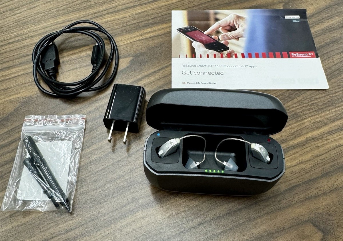 ReSound LiNX Quattro RE961-DRWC Hearing Aids R+L w/ Charger