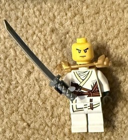 LEGO NINJAGO Sky Shark Lot, 70601 With Minifigures Plus 9440 Venomari Shrine