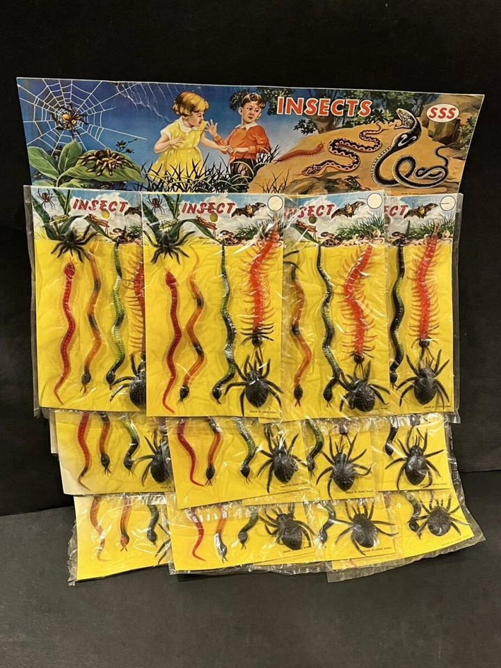 A genuine Showa-era Japanese novelty card packed with 12 pieces of candy rubber and weird warehouse oddities — a time-capsule of retro Japanese kitsch that's basically impossible to find anywhere else.