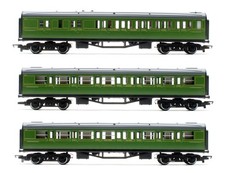 HORNBY 'OO' GAUGE R441/R445 RAKE OF 3 SR 1X 3RD BRAKE & 2X COMPOSITE COACHES