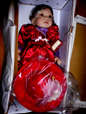 ASHTON DRAKE/ LINDA MURRAY 18'' VINYL & CLOTH DOLL ''SOPHIA'' WITH COA