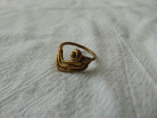 anello vintage astratto artigianale in ottone tg.5-1/2 - Foto 3 di 4