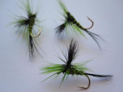 1 DZ D16-6 PARACHUTE GREEN DRAKE'S (SIZES AVAILABLE), DRY FLIES