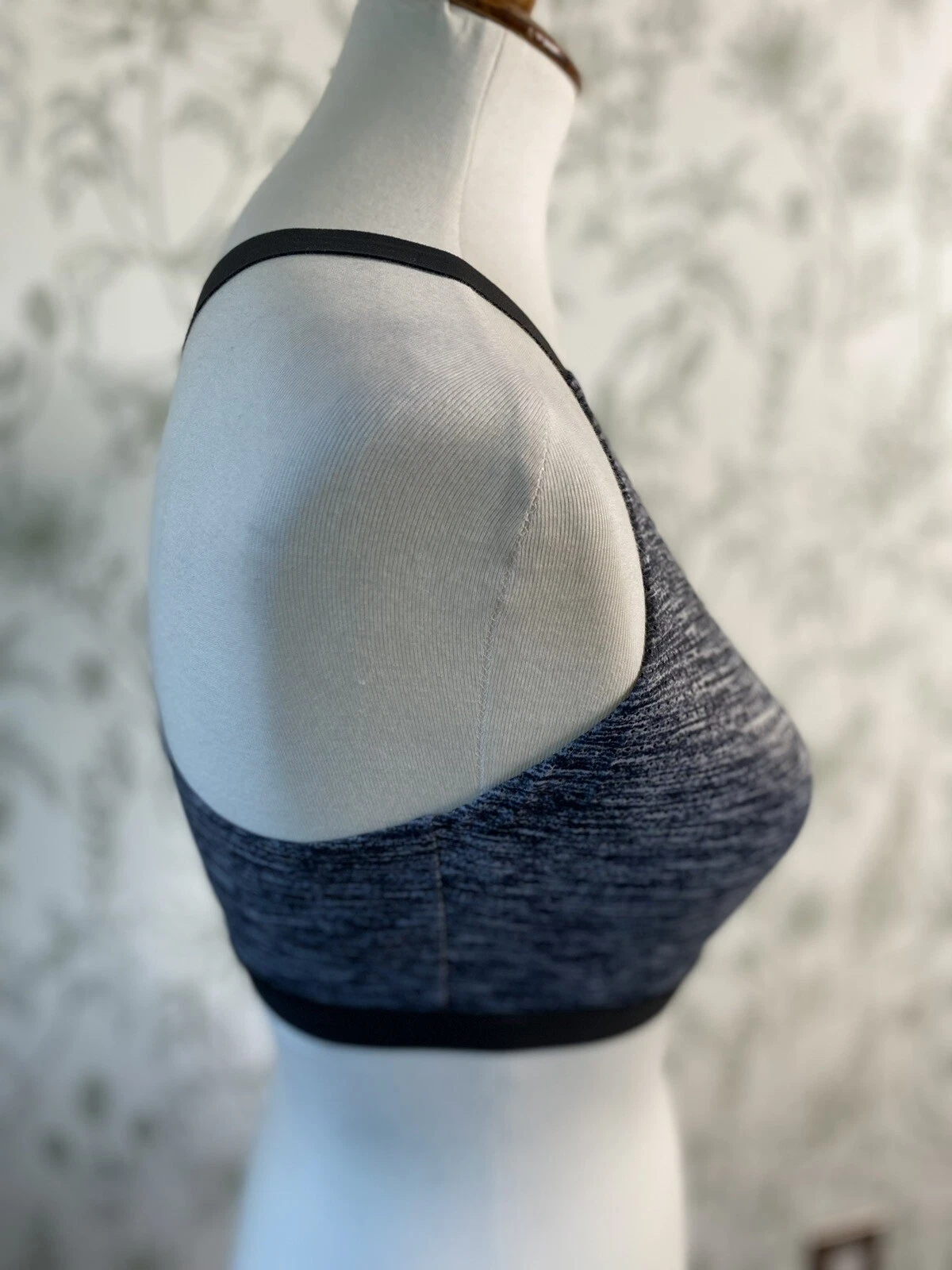victoria-secret-vs sports bra 