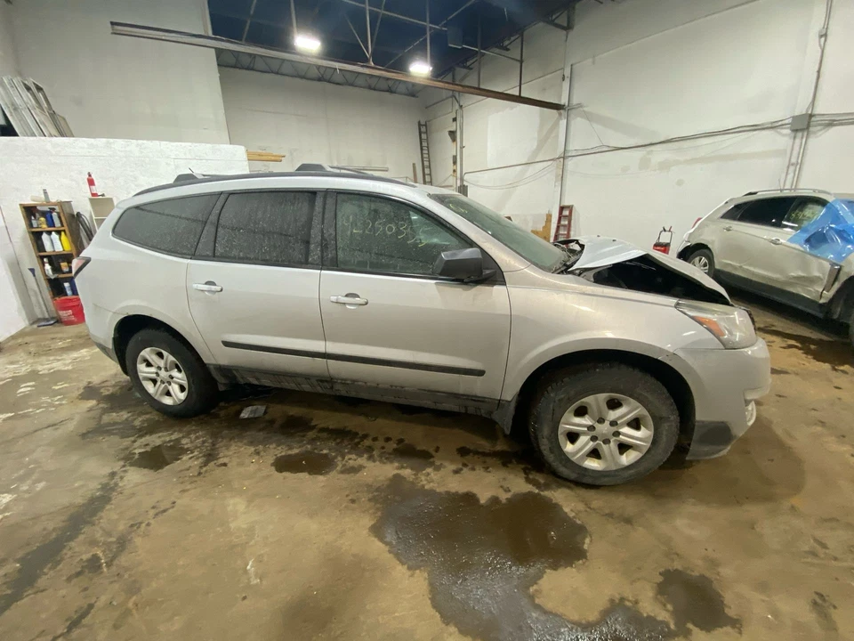 Alternador usado compatible con: Chevrolet Traverse ID 23105717 2014 grado A Foto 4 de 4