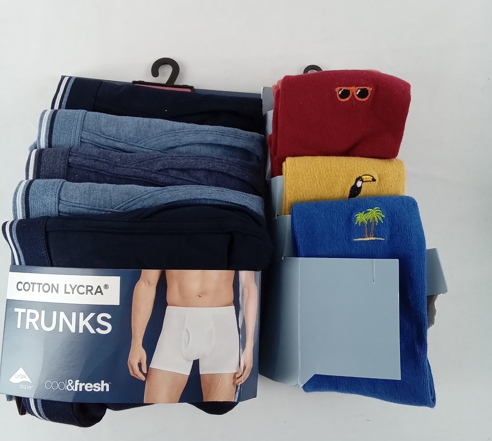 M&S Men's Trunks Black White Tshirts Size 2XL Socks size 12.514.5 New