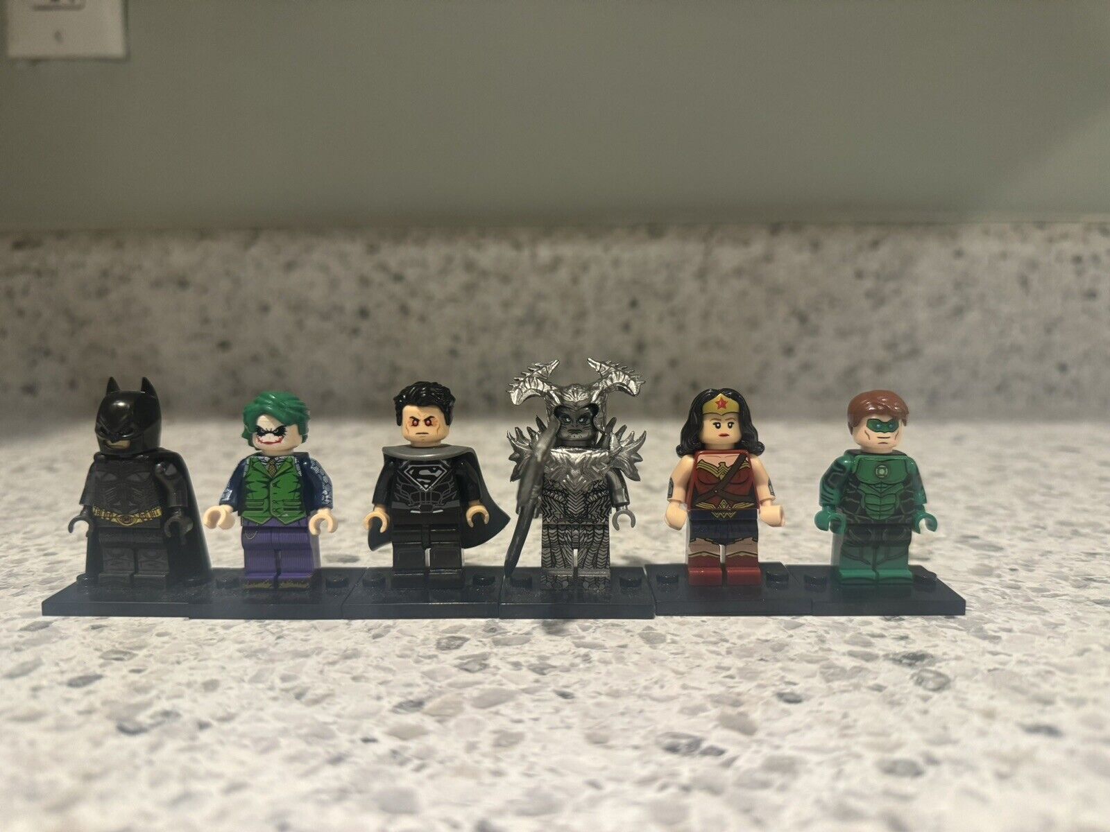 Batman , Joker, Superman, Wonder Woman, Green Lantern, Steppenwolf Minifigures