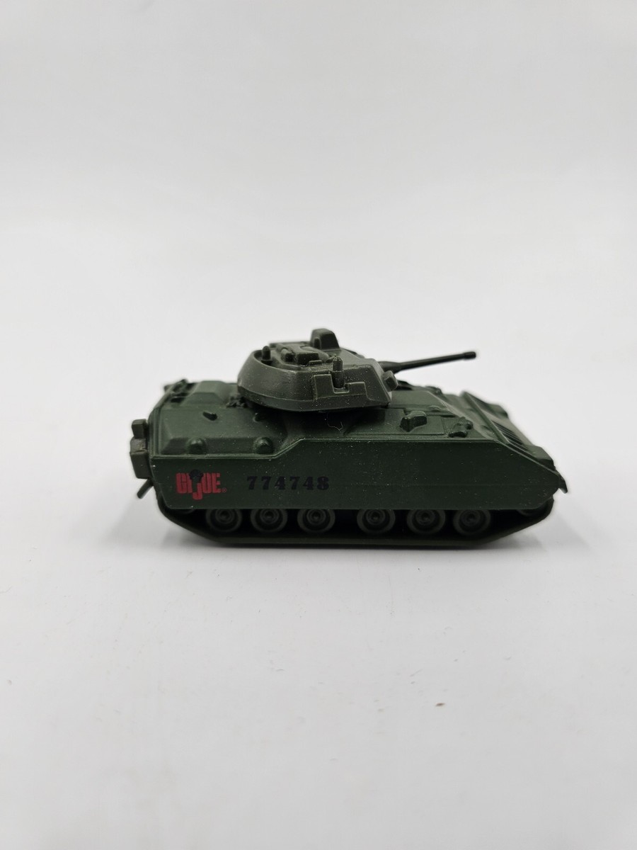 個人装備 M3A3 BRADLEY CFV Kinetic M3A3 Bradley CFV 1/35 In-box review - YouTube
