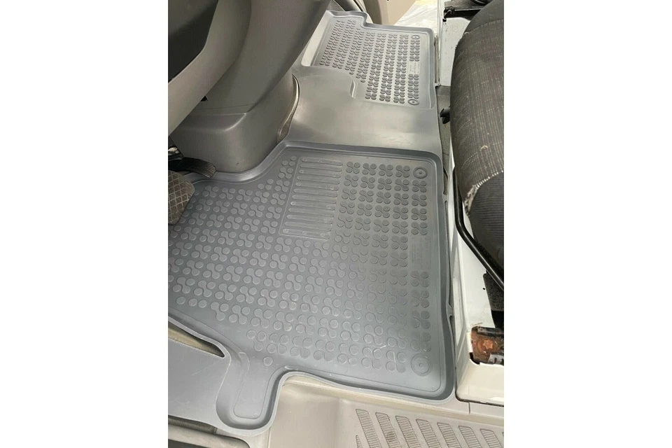 Floor Mats for Freightliner Sprinter 2007-2025 Cargo Version Only 1st Row Gray - Imagem 4 de 4