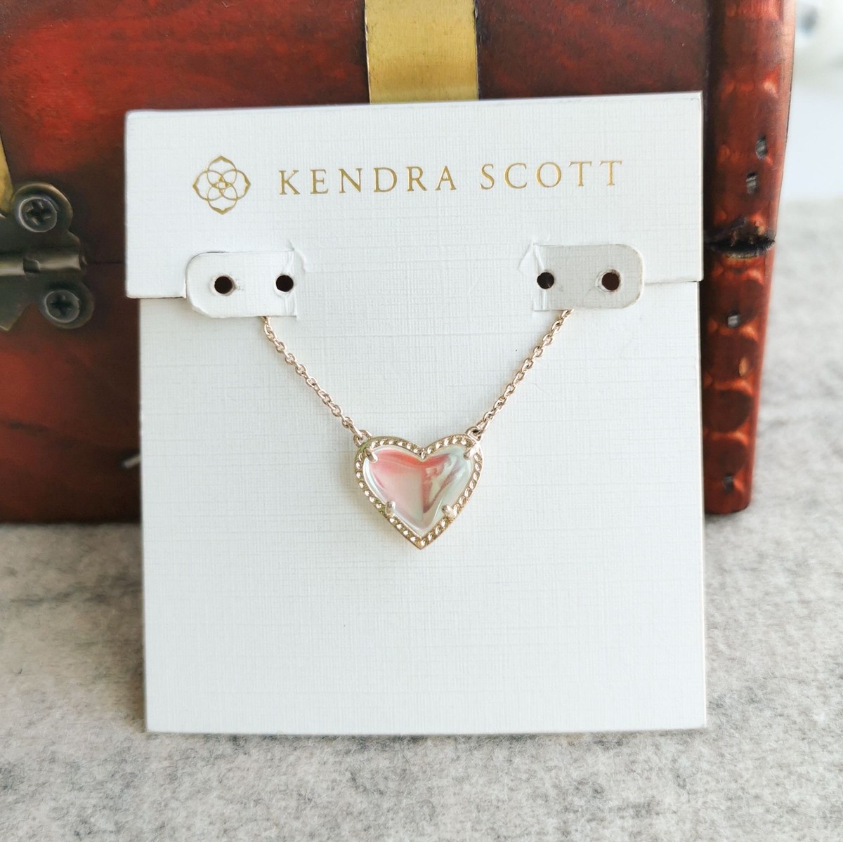 Kendra Scott Ari Heart Pendant Necklace Gold Dichroic Glass